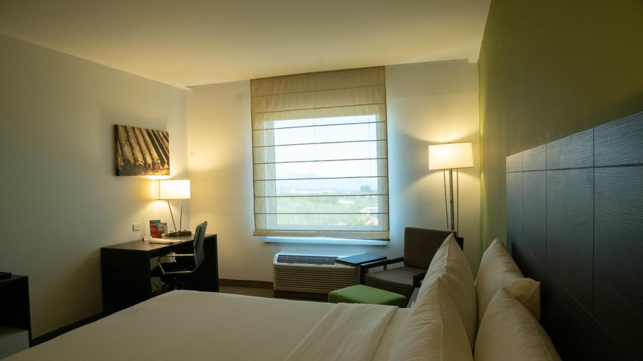 Holiday Inn Express Managua By Ihg Exterior photo